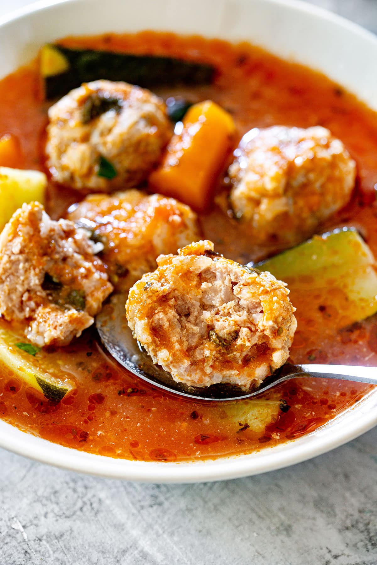 Caldo de albondigas.